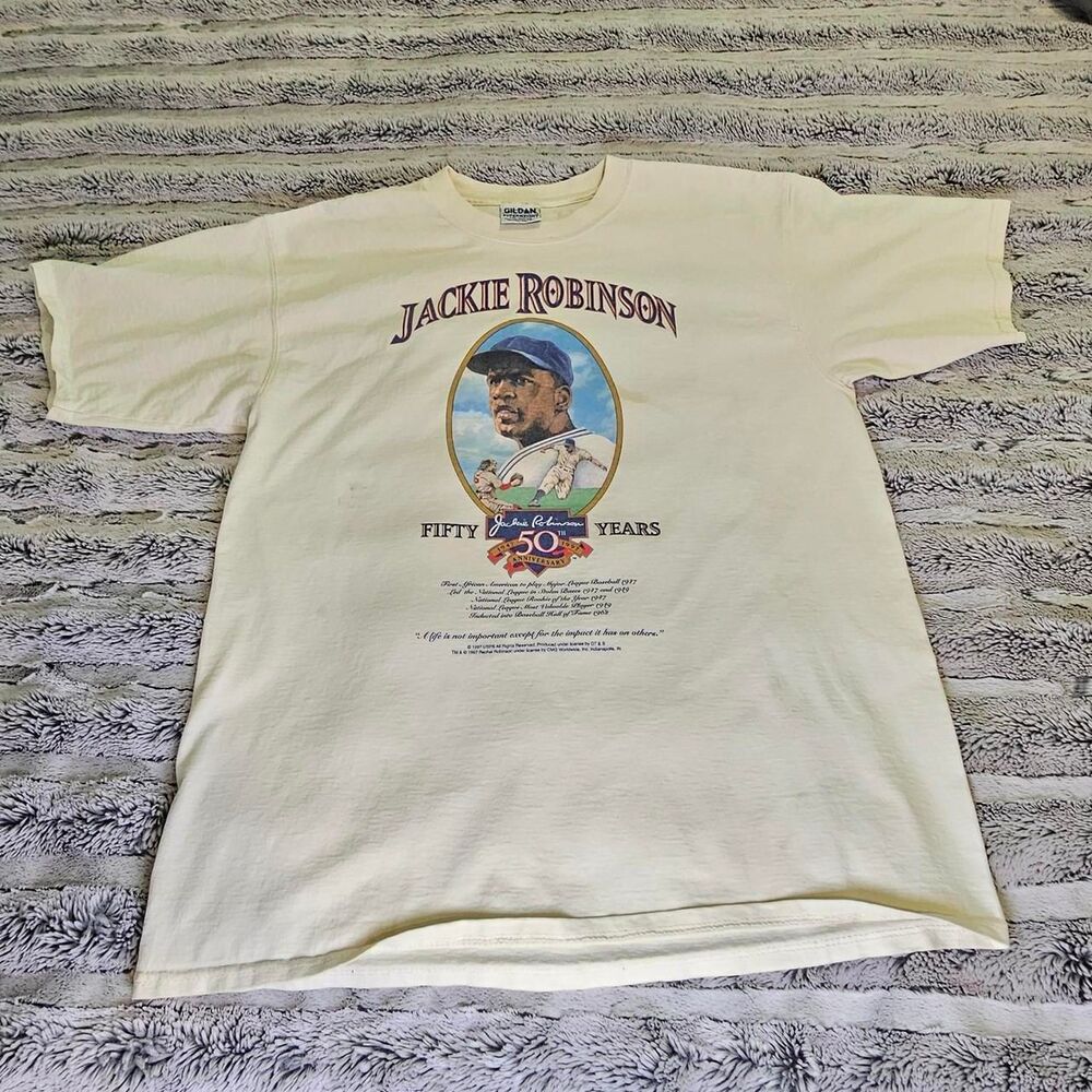 Gildan Men's White and Cream T-shirt